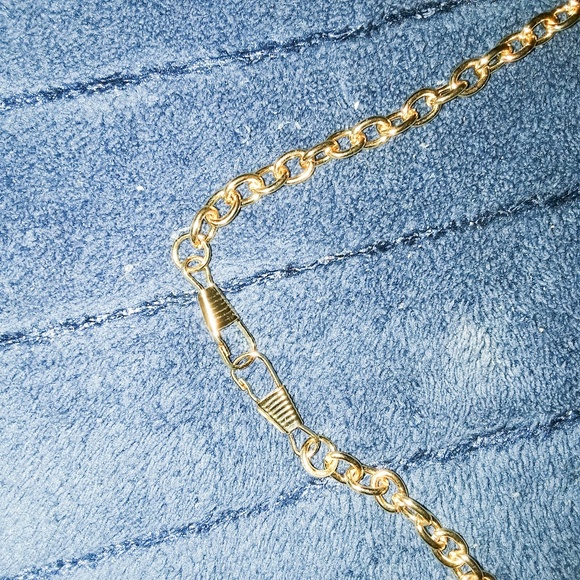 Black & White Daisy Floral Vegan Leather Clutch - Picture 7 of 8